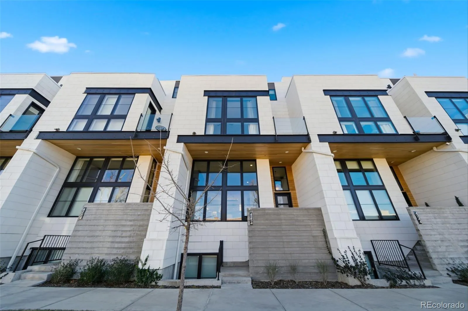 04112026162215 1600 40