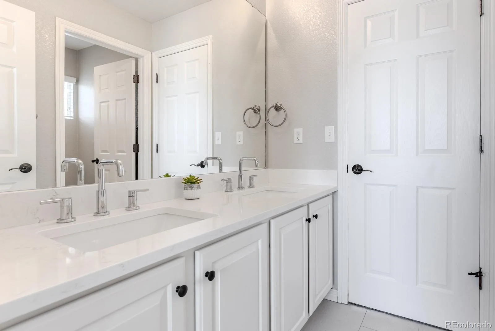 8657 Devinney Street Arvada CO 80005 | MLS #REC4677452 08252026174822 1600 34