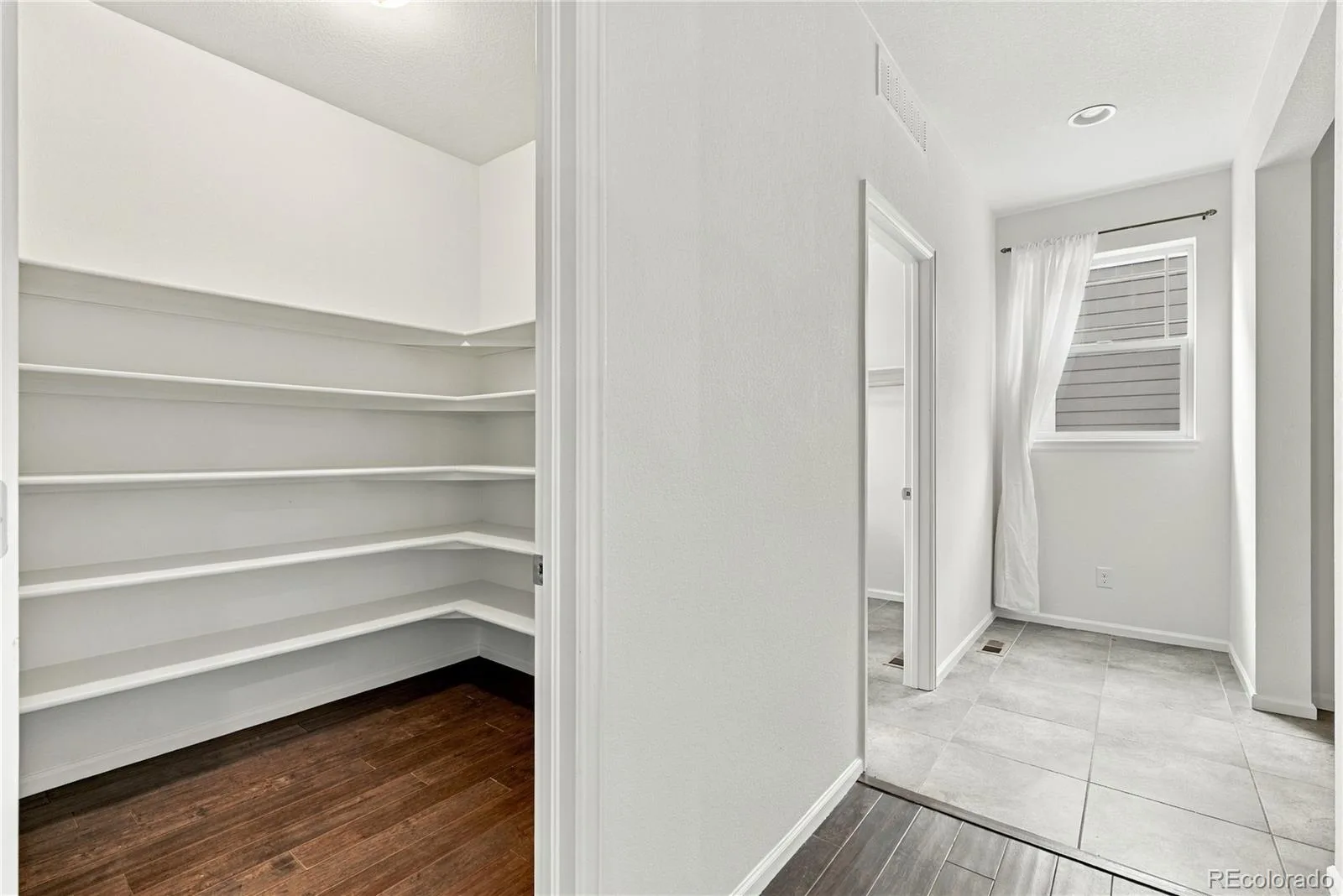 26574 E Arapahoe Place Aurora CO 80016 | MLS #REC4677663 09232026052701 1600 11