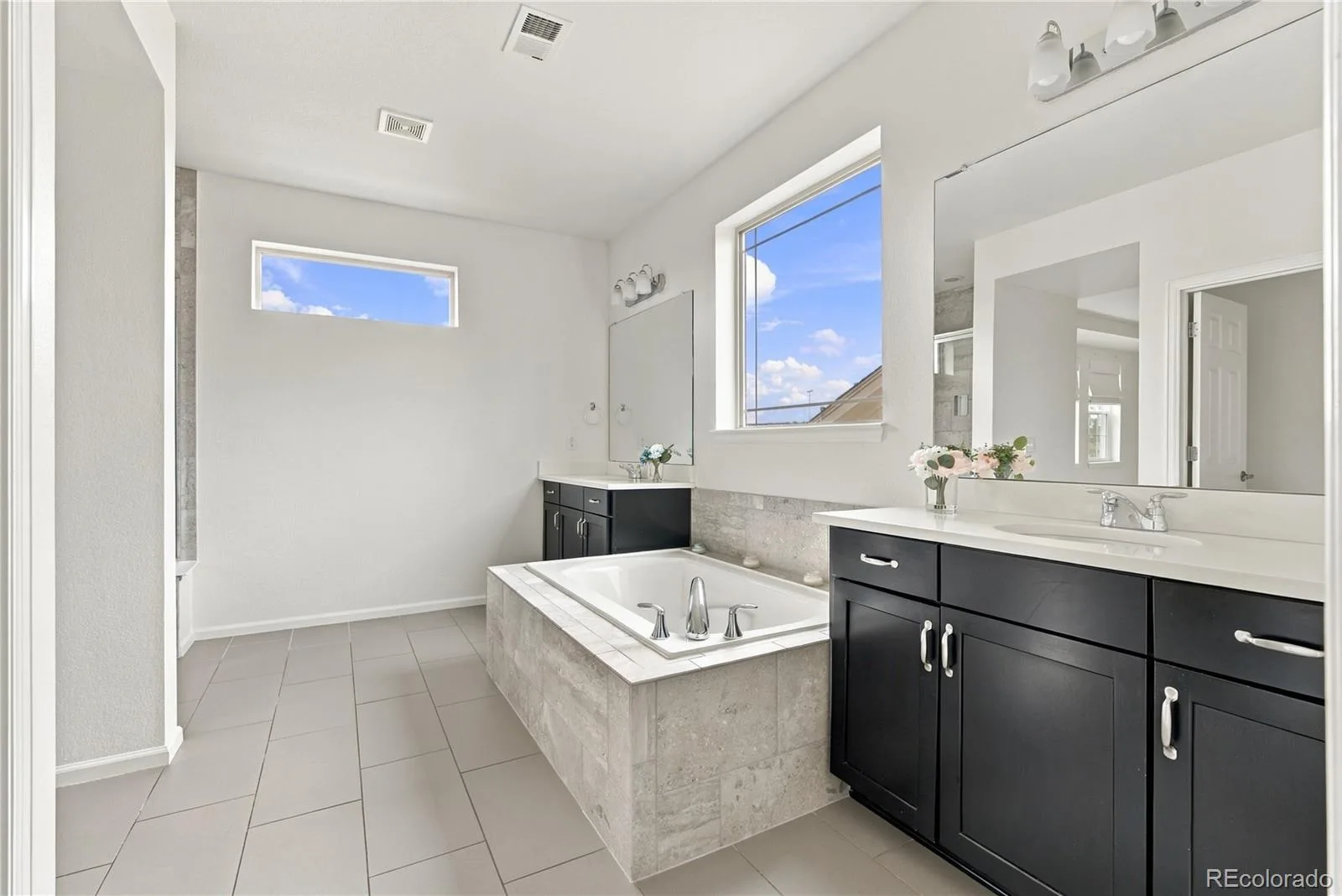 26574 E Arapahoe Place Aurora CO 80016 | MLS #REC4677663 09232026052701 1600 27