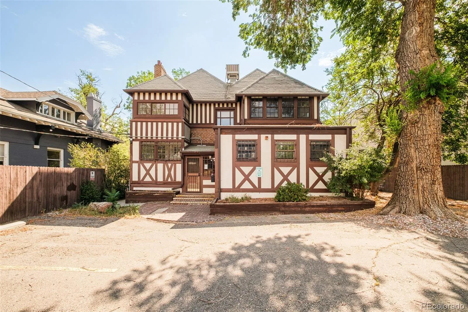 2015 York Street Denver CO 80205 | MLS #REC4680350 09232026052801 1600 28