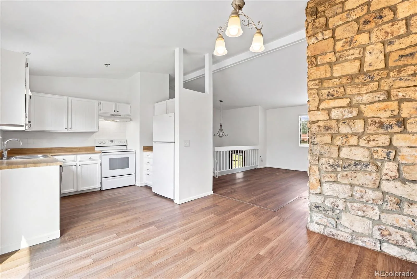17958 E Oxford Drive Aurora CO 80013 | MLS #REC4689317 08222026004131 1600 6