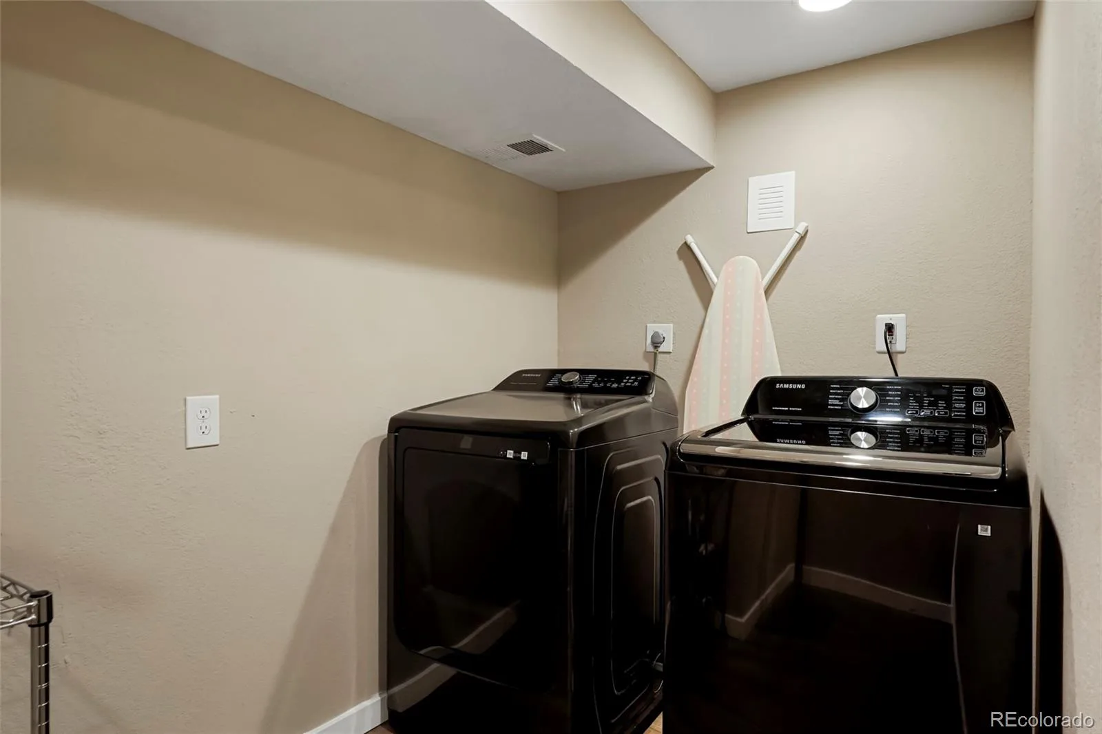 2383 S Holland Street Lakewood CO 80227 | MLS #REC4692585 08112026054227 1600 29