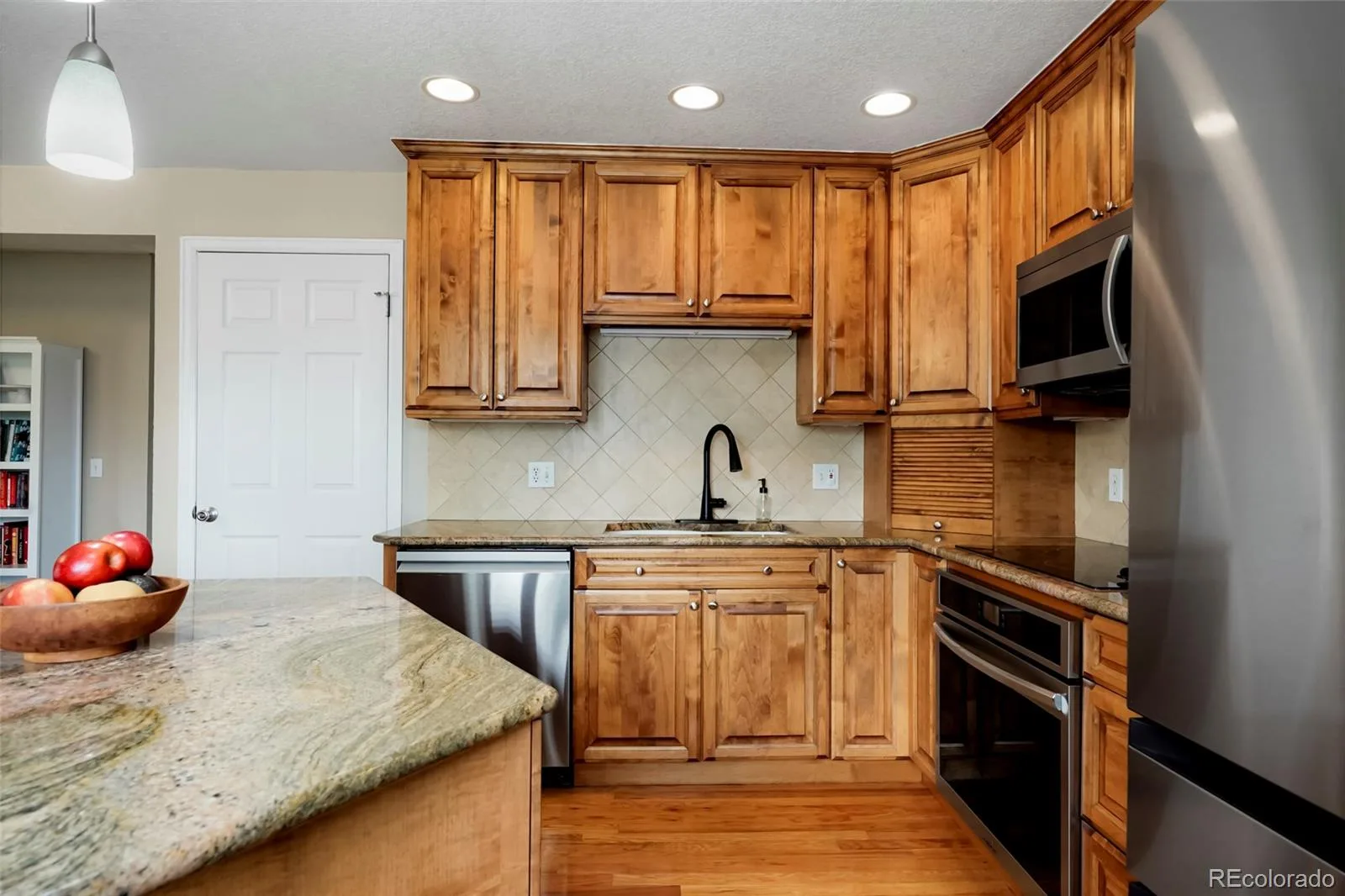 2383 S Holland Street Lakewood CO 80227 | MLS #REC4692585 08112026054227 1600 7