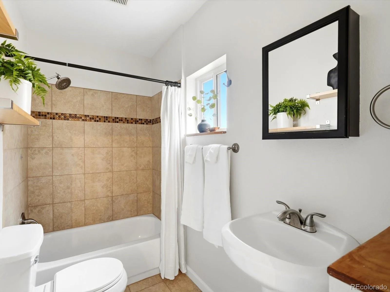 555 S Lincoln Street Denver CO 80209 | MLS #REC4694863 09232026052950 1600 19