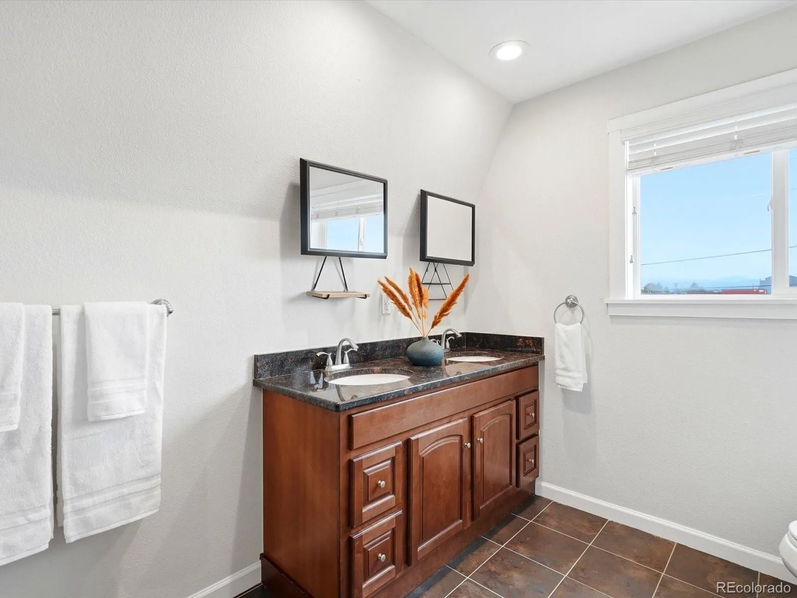 555 S Lincoln Street Denver CO 80209 | MLS #REC4694863 09232026052950 1600 23