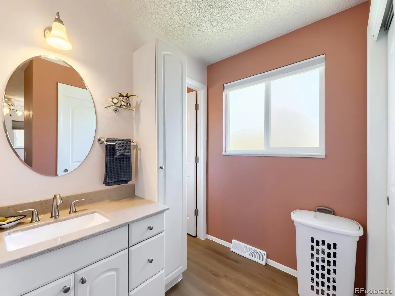 8705 E Chenango Avenue Denver CO 80237 MLS #REC4696064 05132026032310 1600 18