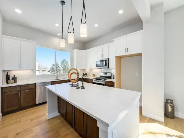 888 S Valentia Street #104 #20 Denver CO 80247 | MLS #REC4696985 04302025235350 640 13