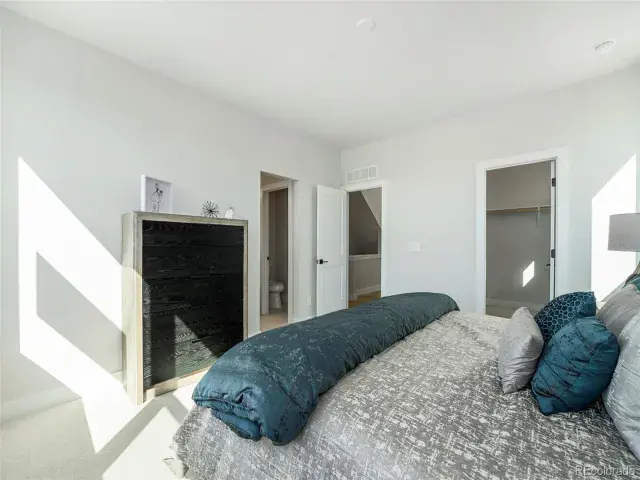888 S Valentia Street #104 #20 Denver CO 80247 | MLS #REC4696985 04302025235350 640 20