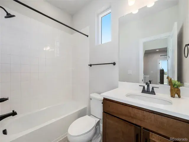 888 S Valentia Street #104 #20 Denver CO 80247 | MLS #REC4696985 04302025235350 640 26