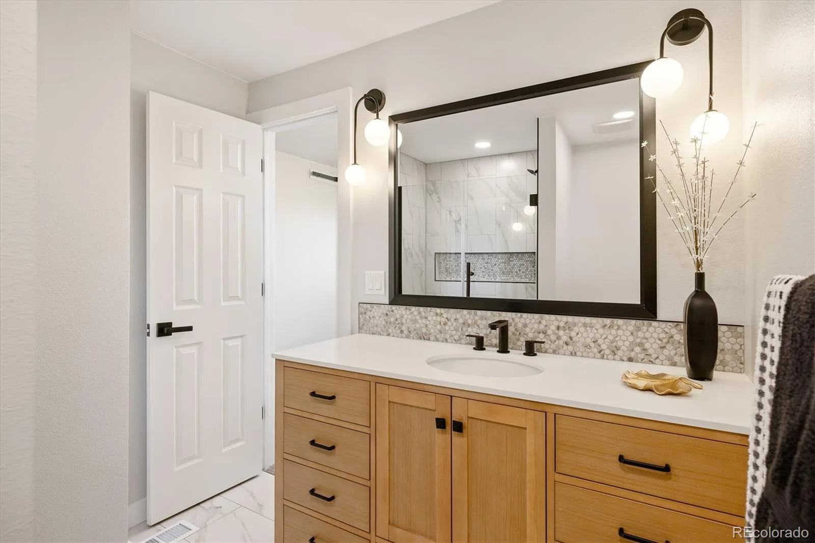 10172 W 69th Avenue Arvada CO 80004 MLS #REC4697075 06112026173805 1600 14