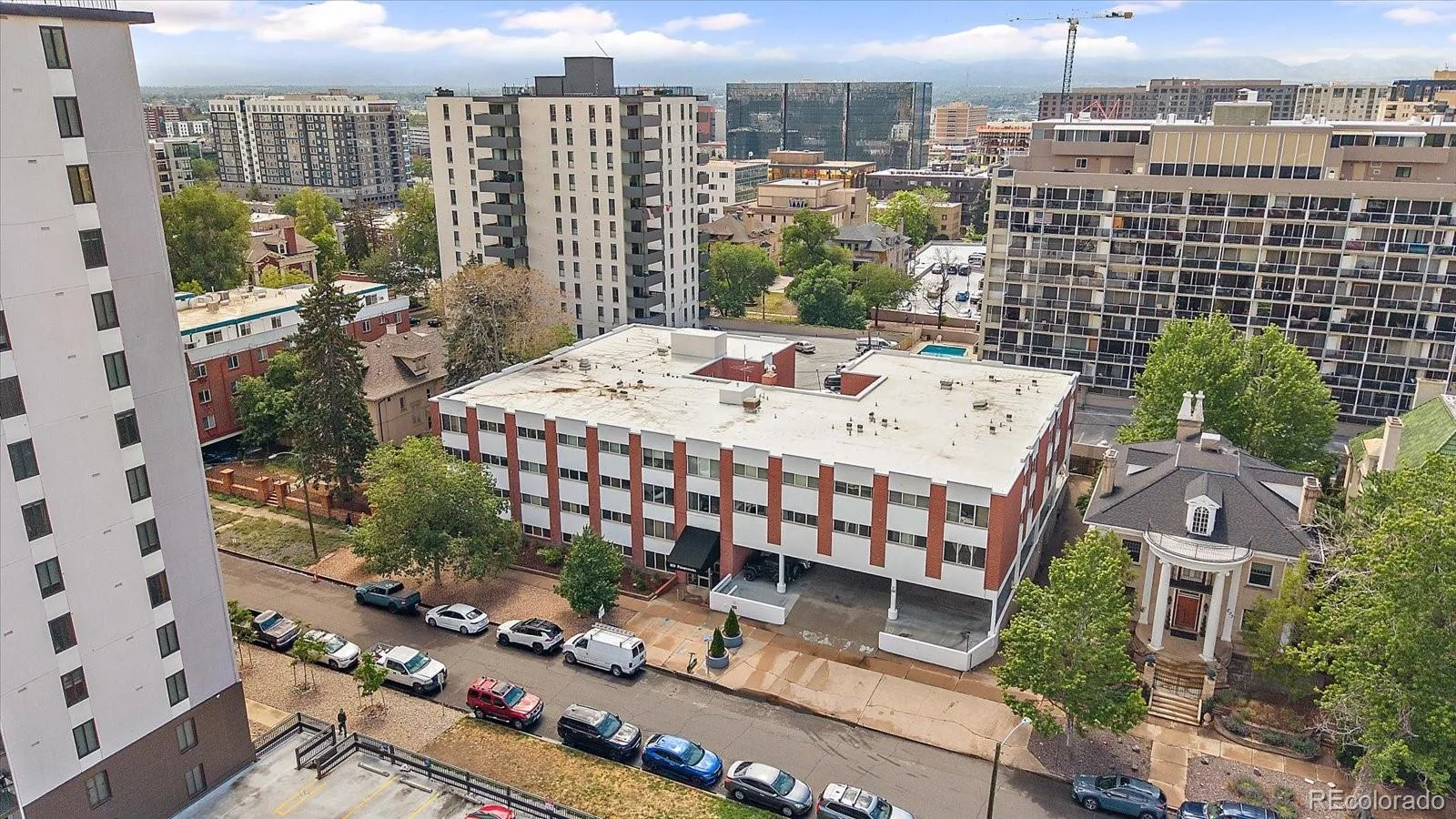 855 Pennsylvania Street #305 Denver CO 80203 MLS #REC4700874 06012026225941 1600 34