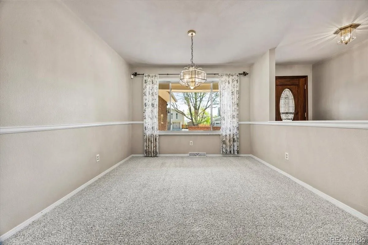 5477 S Cimarron Road Littleton CO 80123 MLS #REC4702585 05142026155242 1200 3