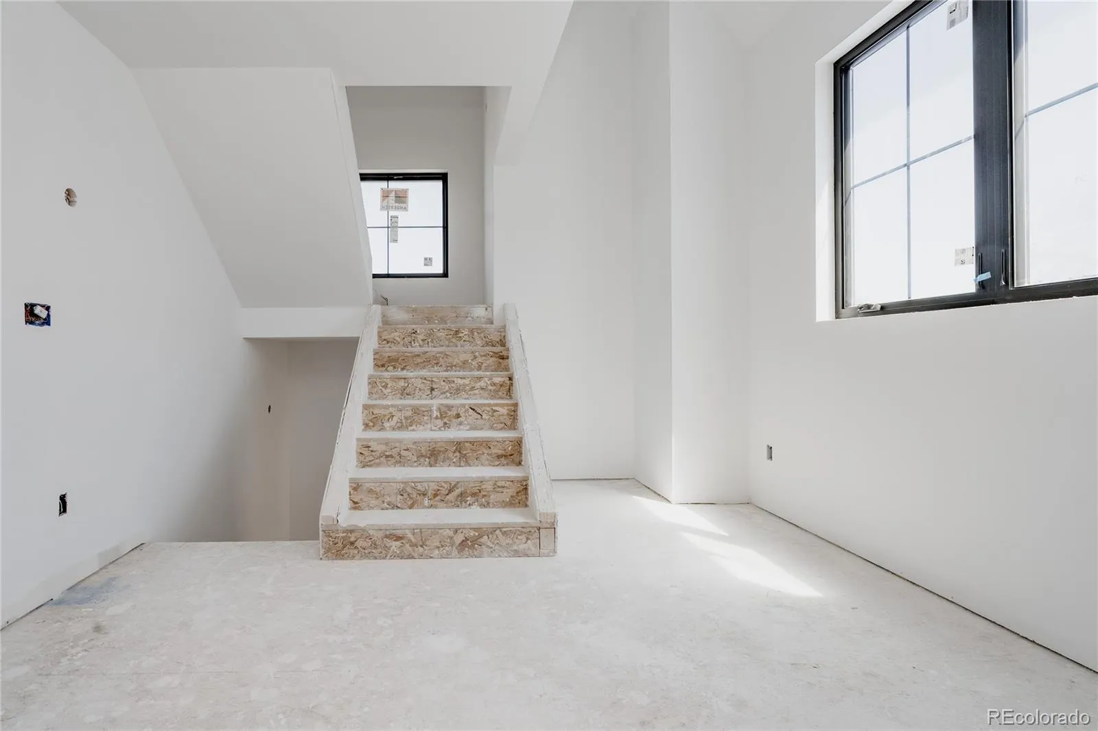 04242026012517 1600 25