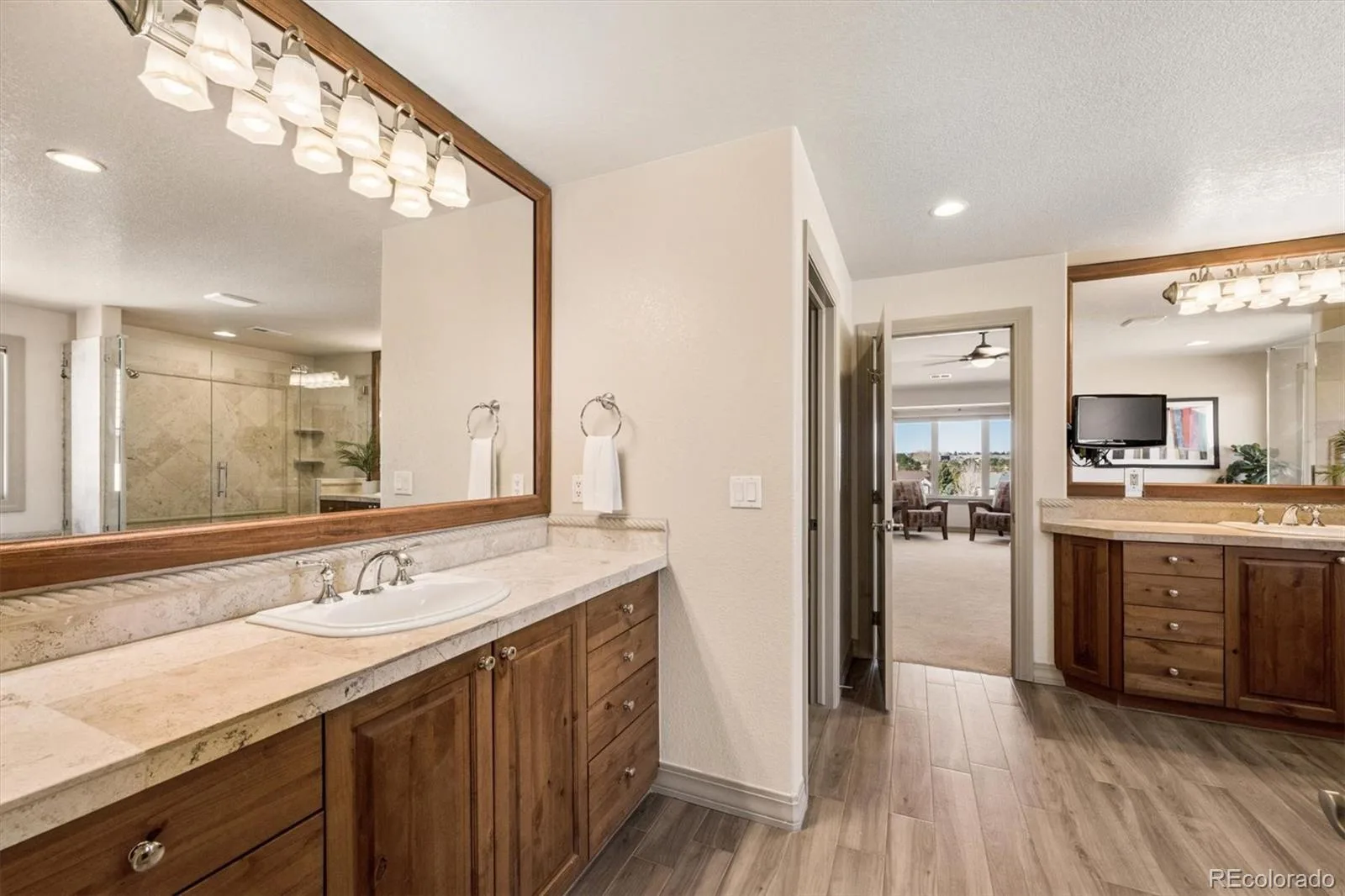 6893 S Netherland Way Aurora CO 80016 MLS #REC4703163 06092026160507 1600 20