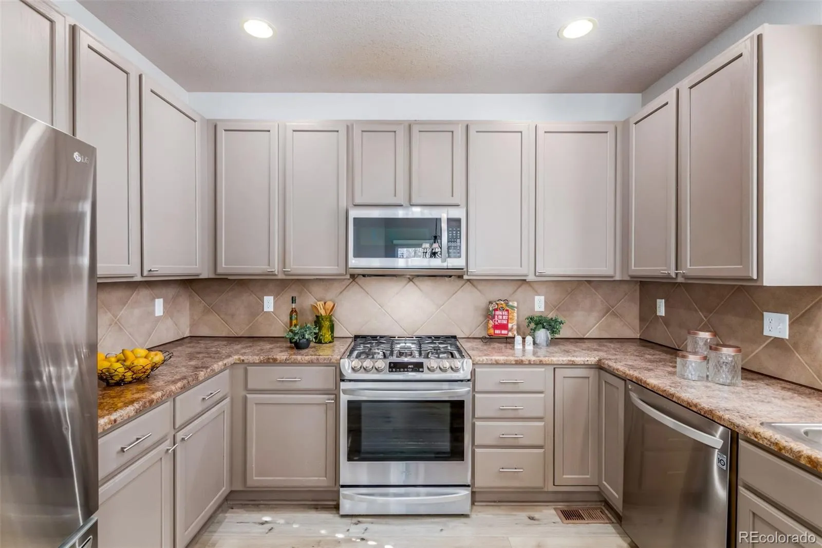 3694 Glacier Rim Trail Broomfield CO 80020 MLS #REC4707043 04102026135045 1600 11