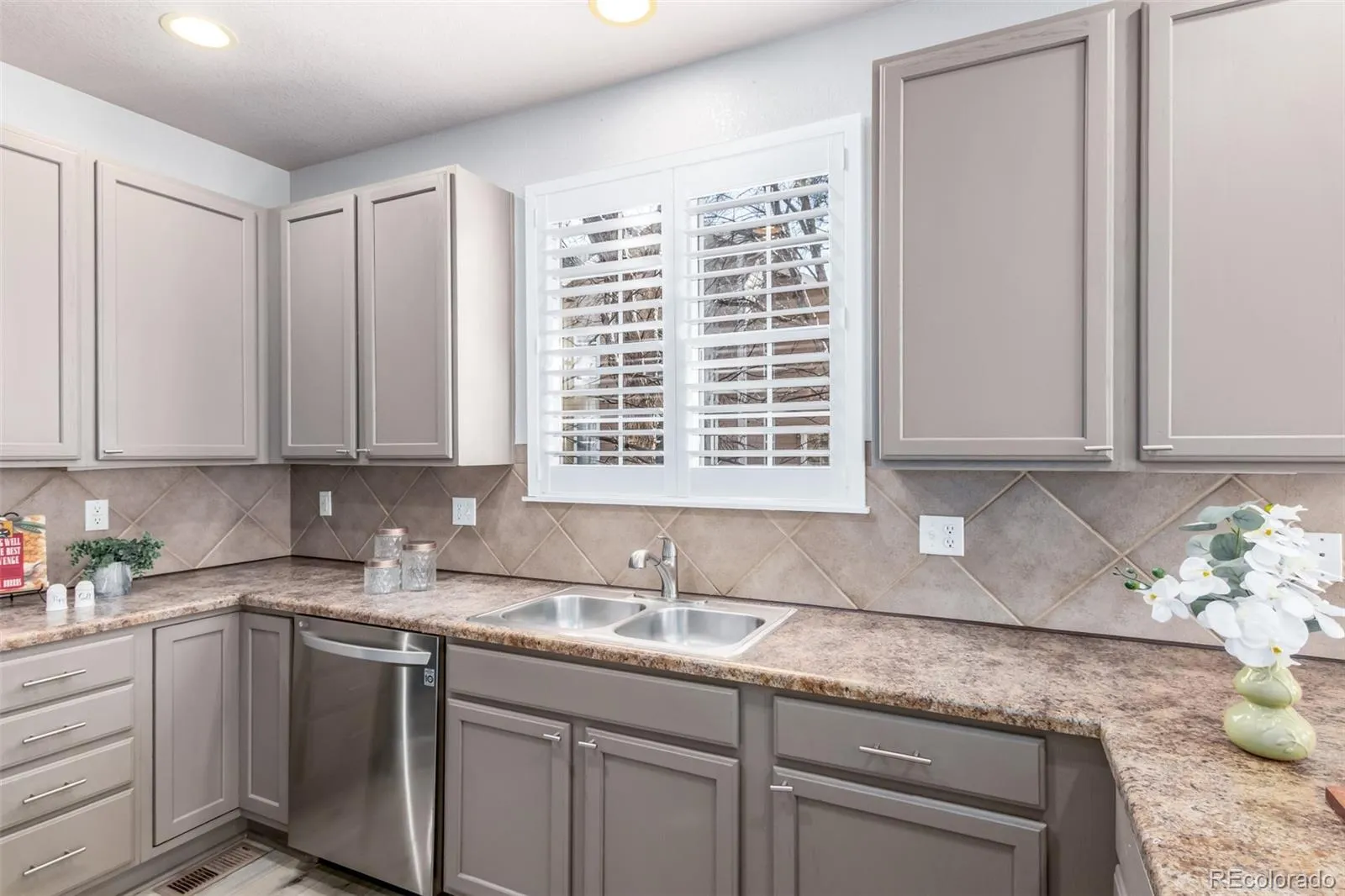 3694 Glacier Rim Trail Broomfield CO 80020 MLS #REC4707043 04102026135045 1600 12
