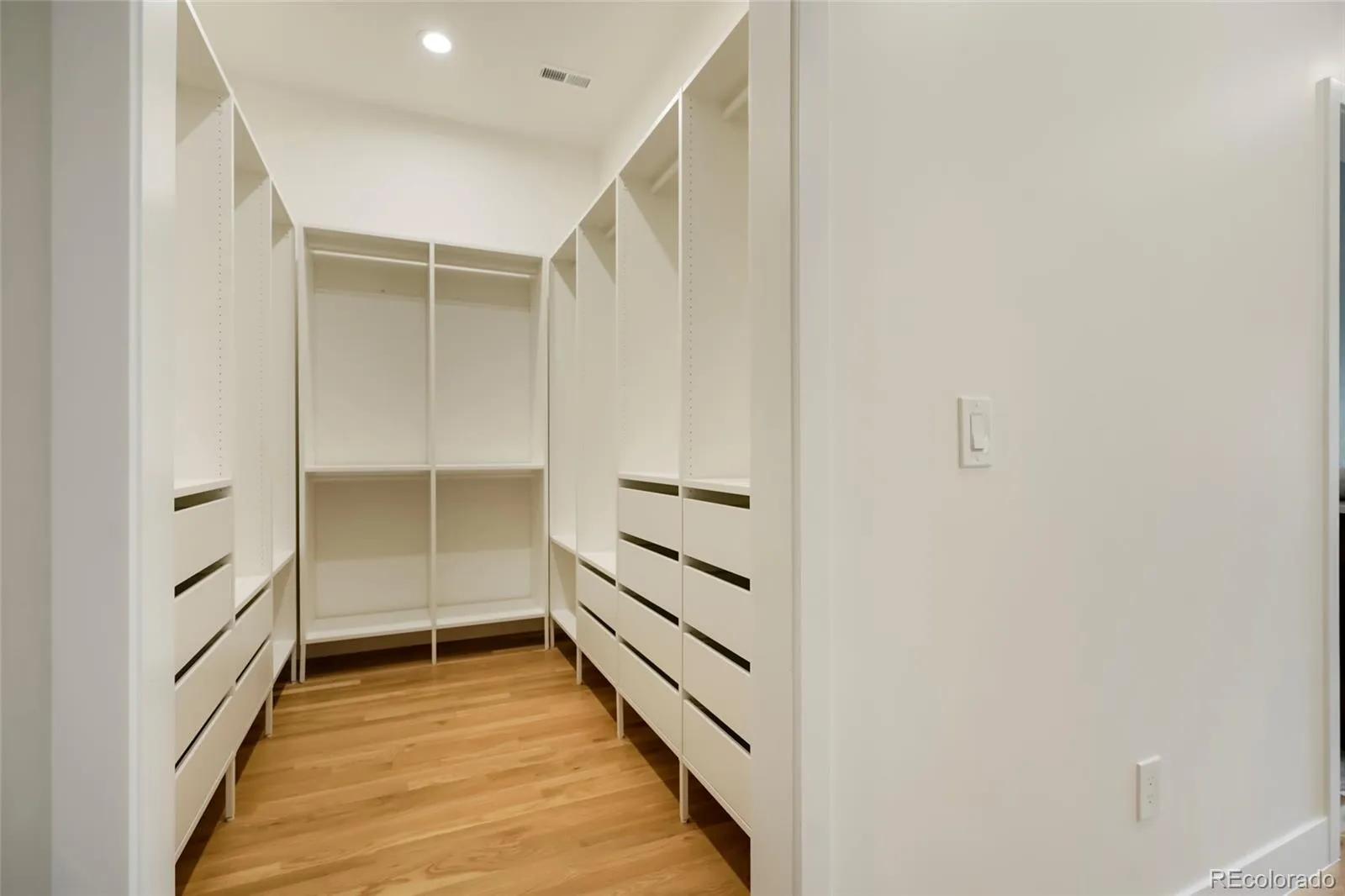 784 Locust Street Denver CO 80220 MLS #REC4708703 05222026220845 1600 24
