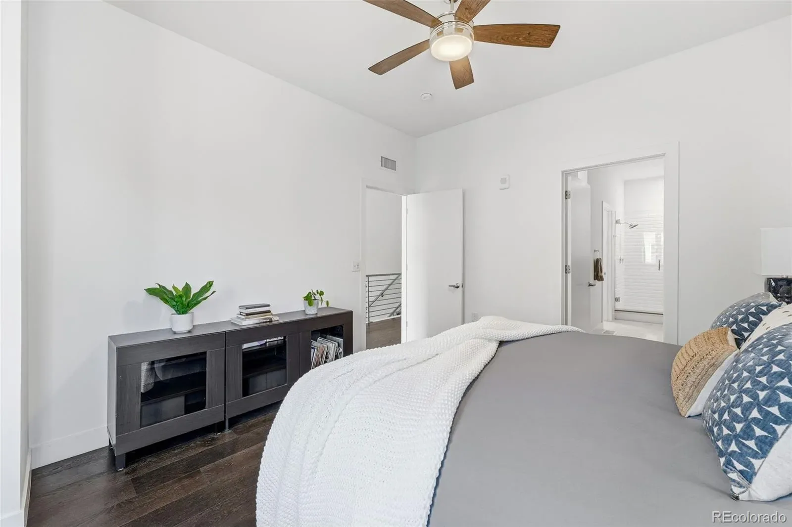 03122026032002 1600 21