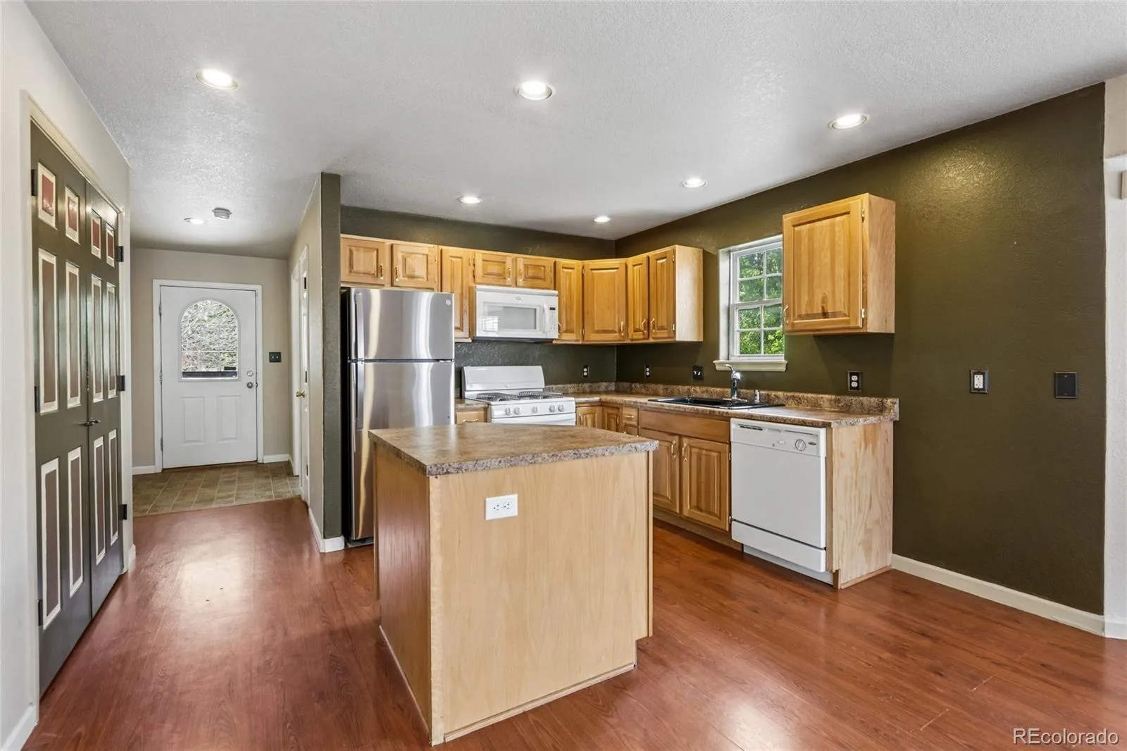 1322 Carriage Drive Longmont CO 80501 MLS #REC4718069 05022026060004 1600 1