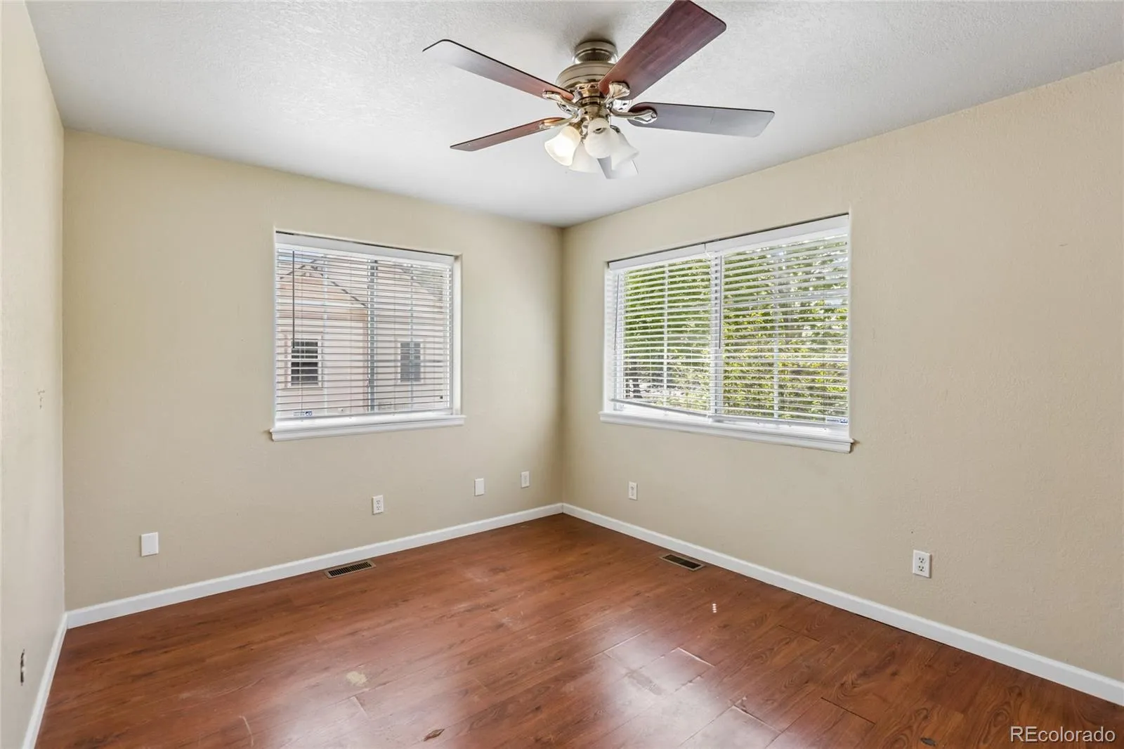 1322 Carriage Drive Longmont CO 80501 MLS #REC4718069 05022026060004 1600 15