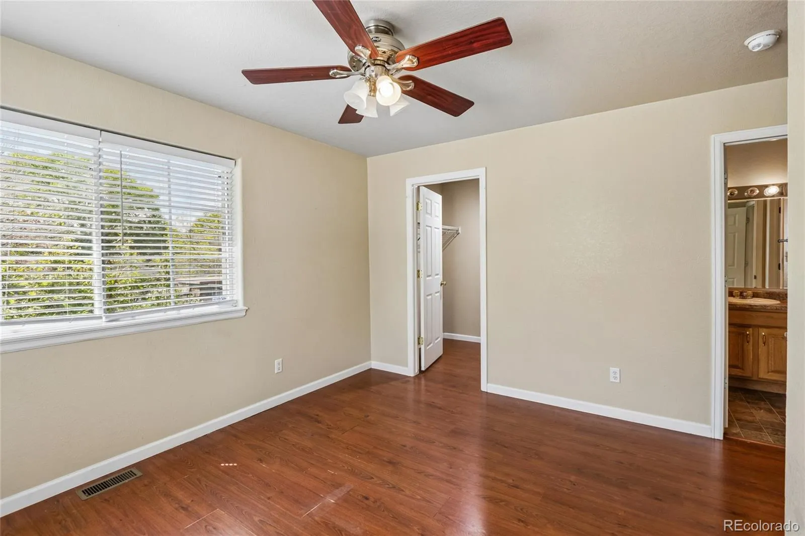 1322 Carriage Drive Longmont CO 80501 MLS #REC4718069 05022026060004 1600 16
