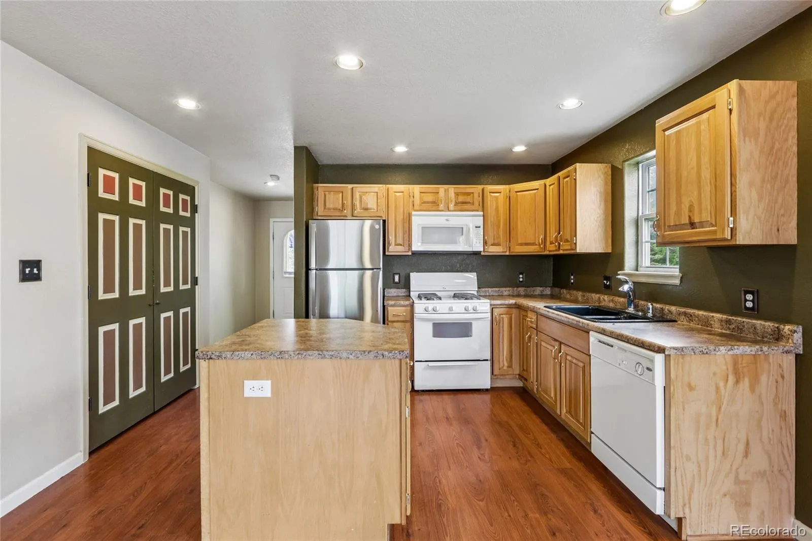 1322 Carriage Drive Longmont CO 80501 MLS #REC4718069 05022026060004 1600 3