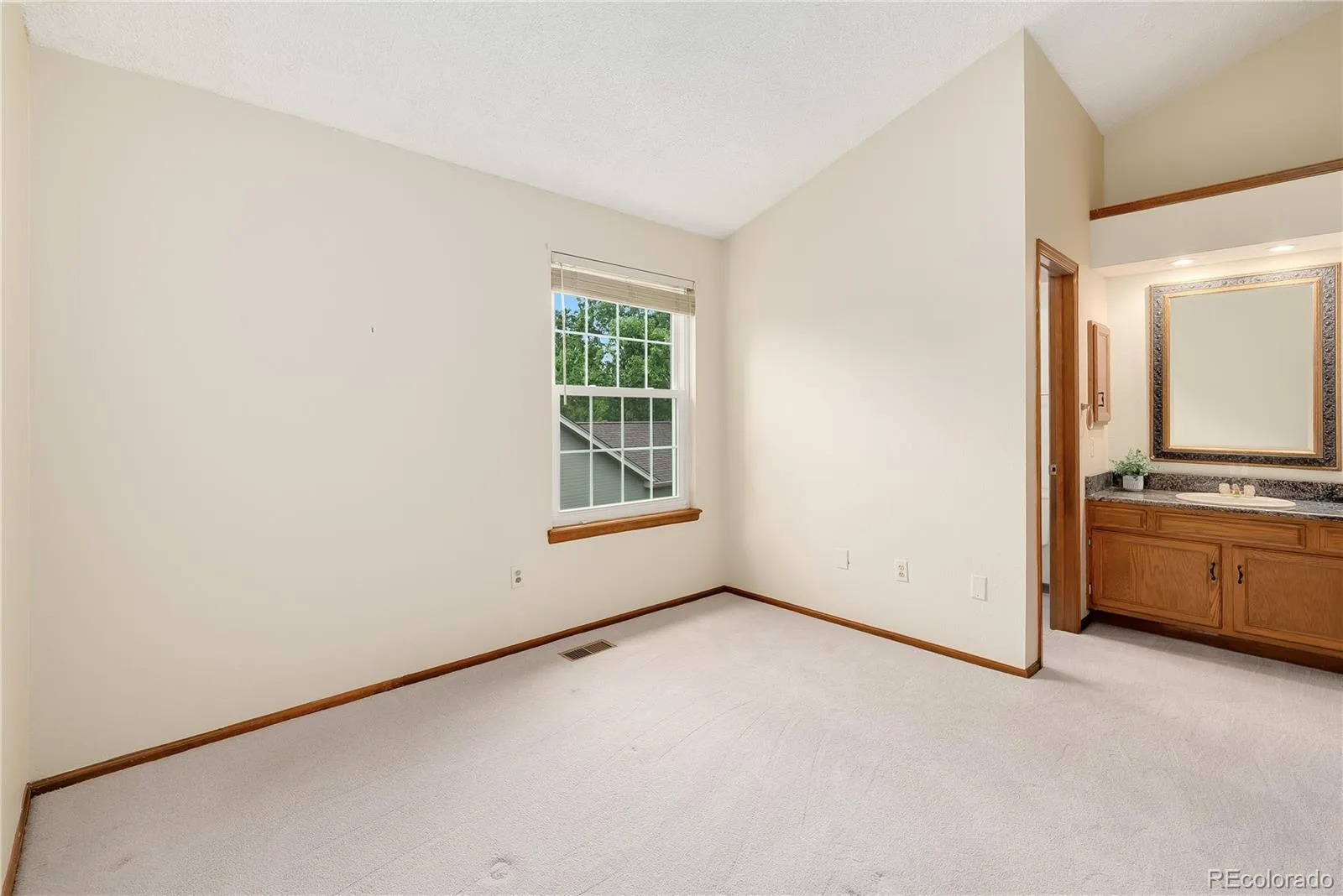 1576 E Nichols Circle Centennial CO 80122 | MLS #REC4720870 08202026201930 1600 23