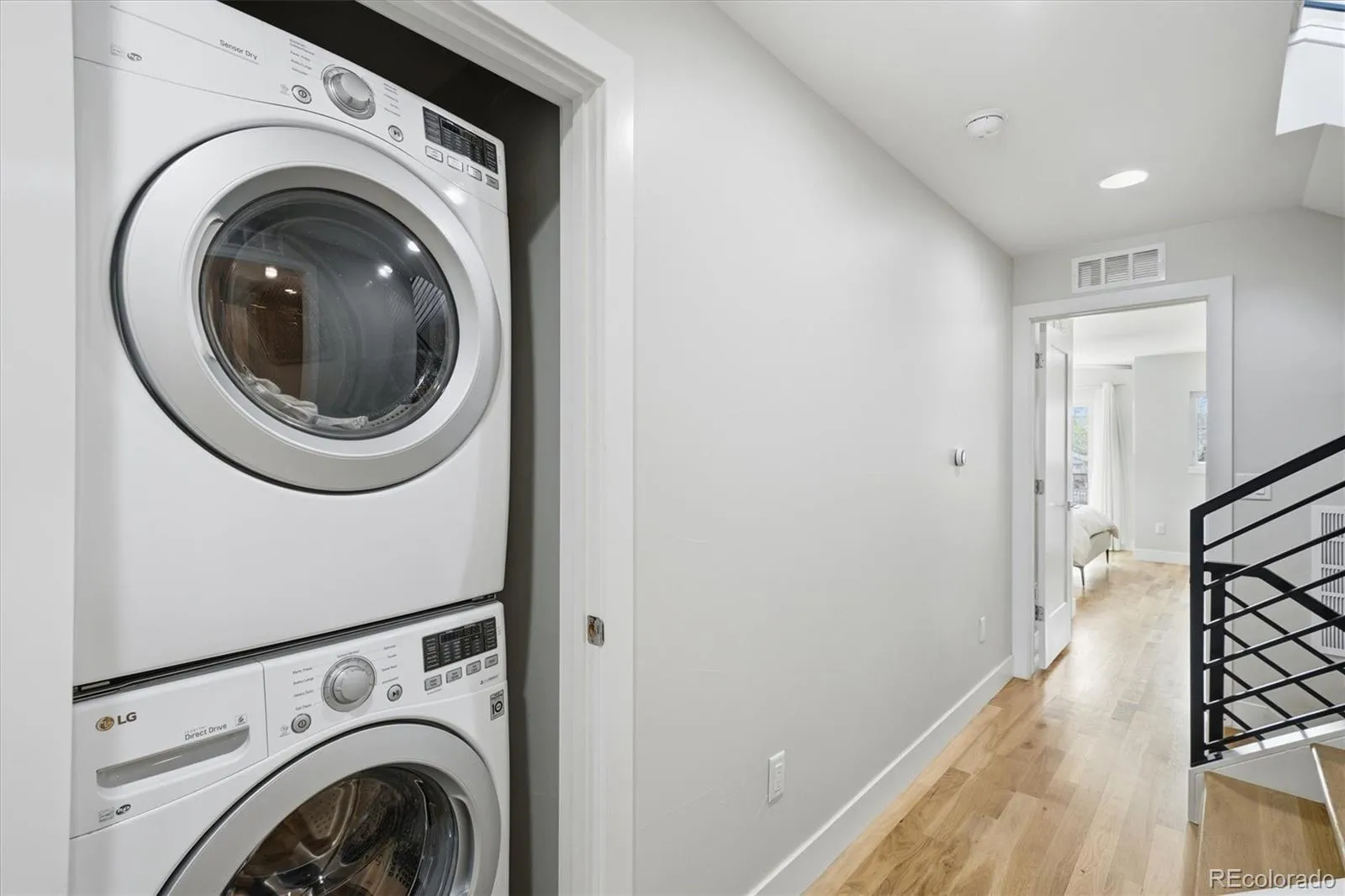 04102026135136 1600 16