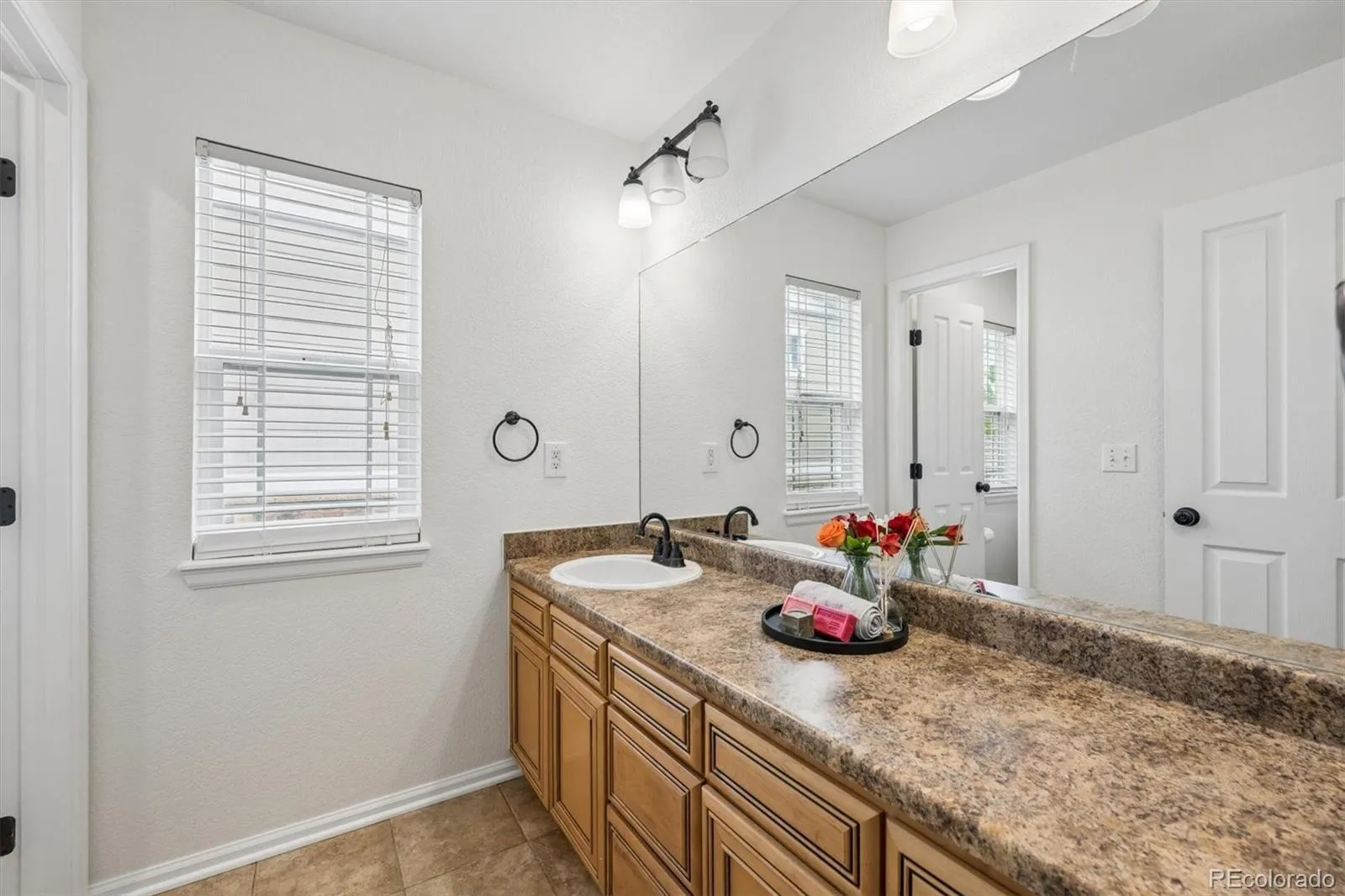 23520 E Portland Way Aurora CO 80016 MLS #REC4733963 05202026200406 1600 17