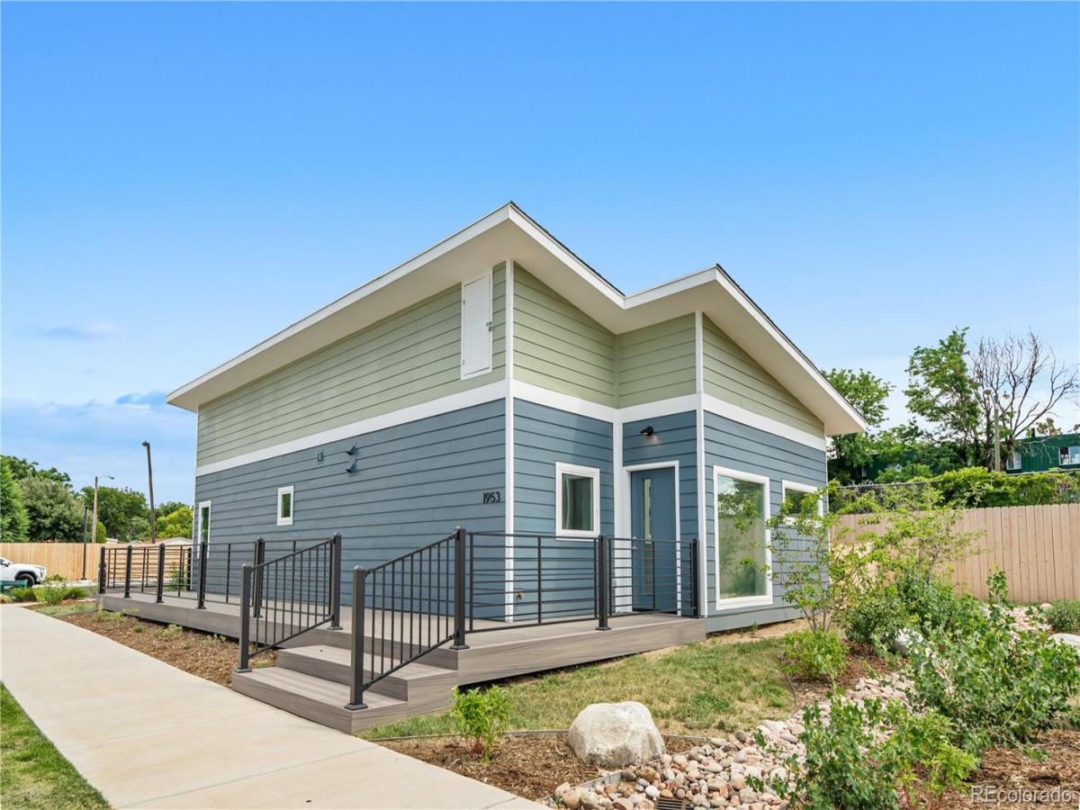 1953 Blackhawk Street Aurora CO 80011 | MLS #REC4743991 MLS #REC4743991 image #0