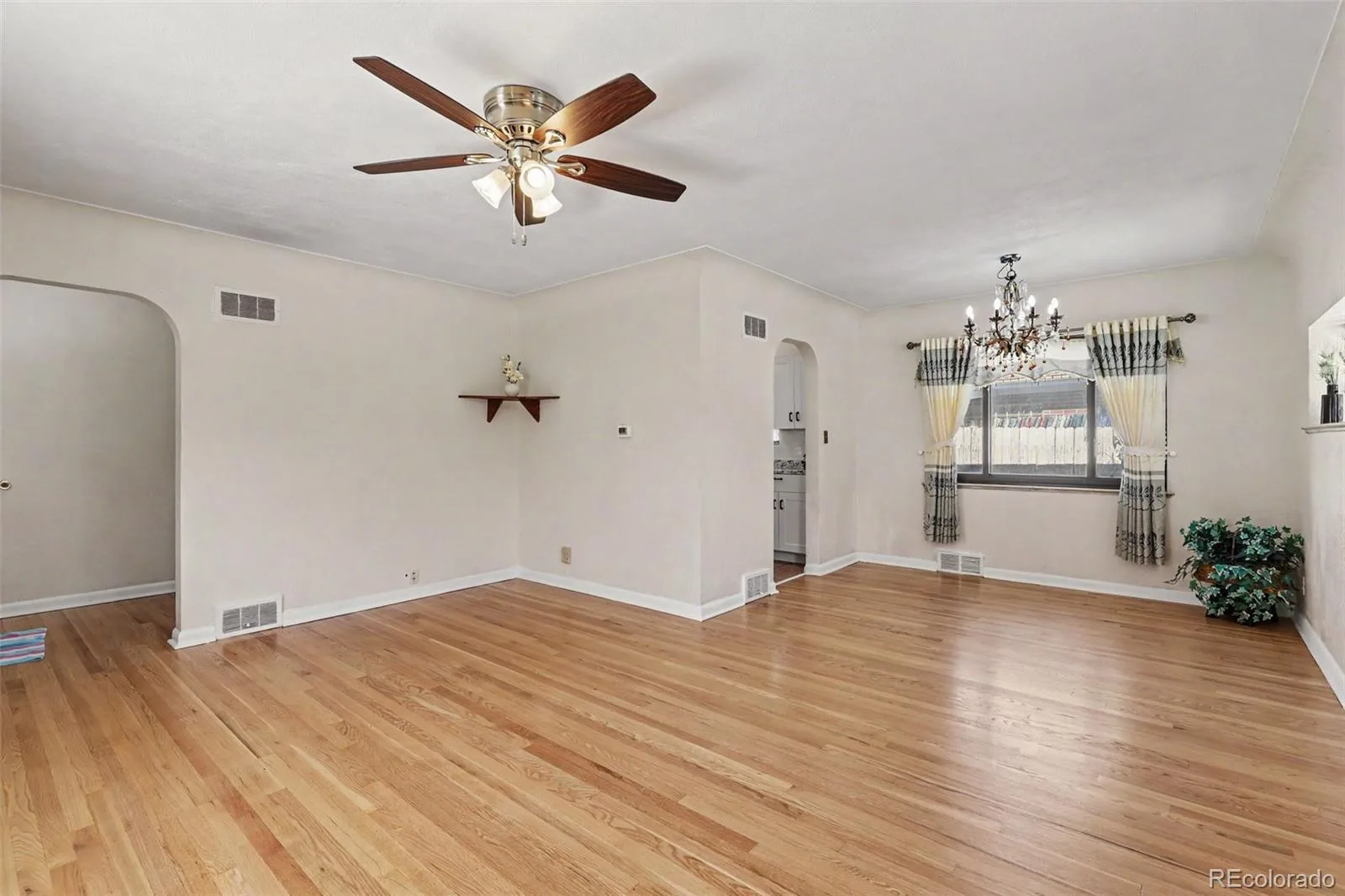 2383 Oakland Street Aurora CO 80010 | MLS #REC4754100 10092026035058 1600 6