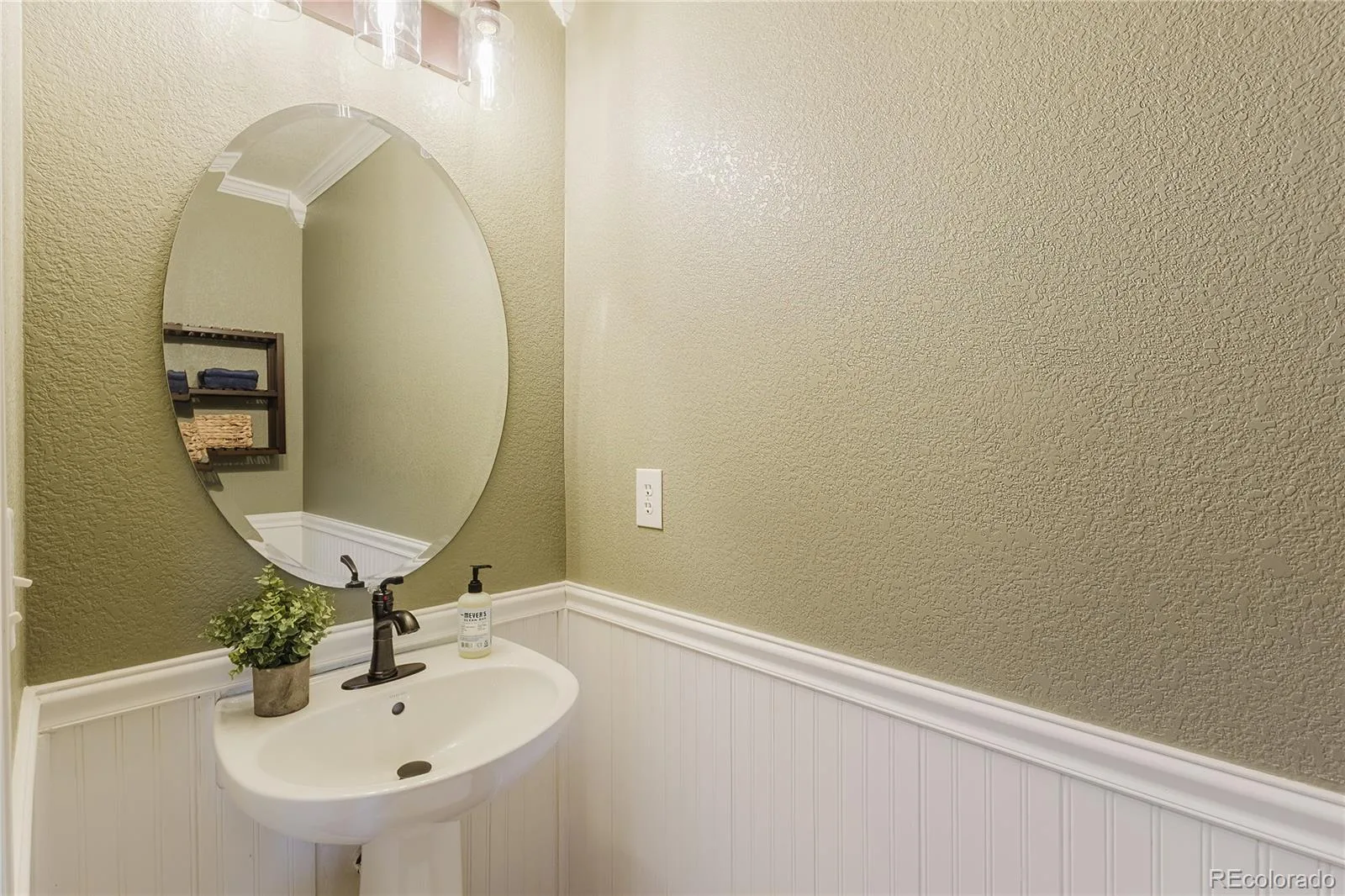 619 Hanging Rock Place Castle Rock CO 80108 | MLS #REC4756927 08072026185059 1600 12