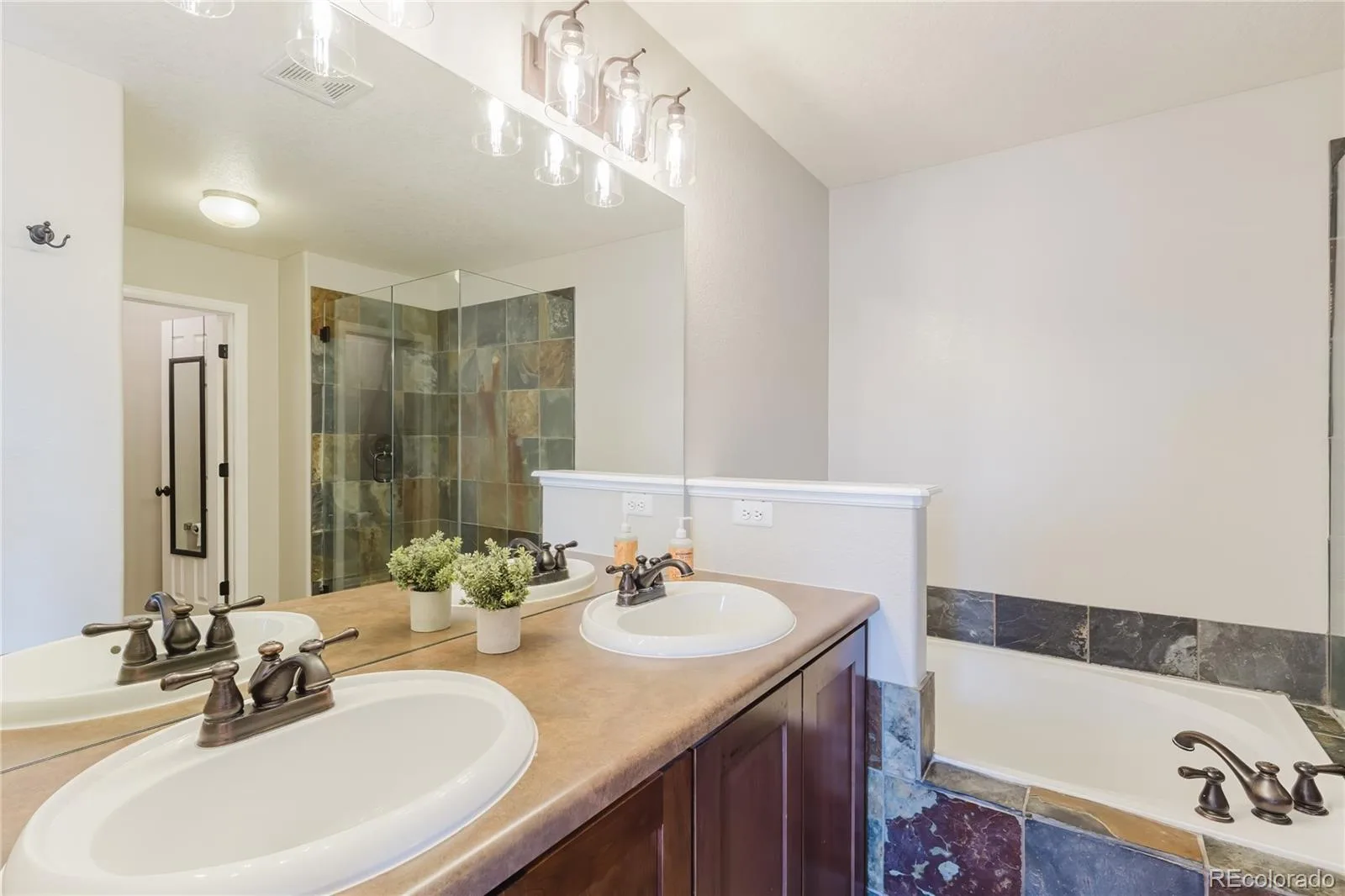 619 Hanging Rock Place Castle Rock CO 80108 | MLS #REC4756927 08072026185059 1600 18