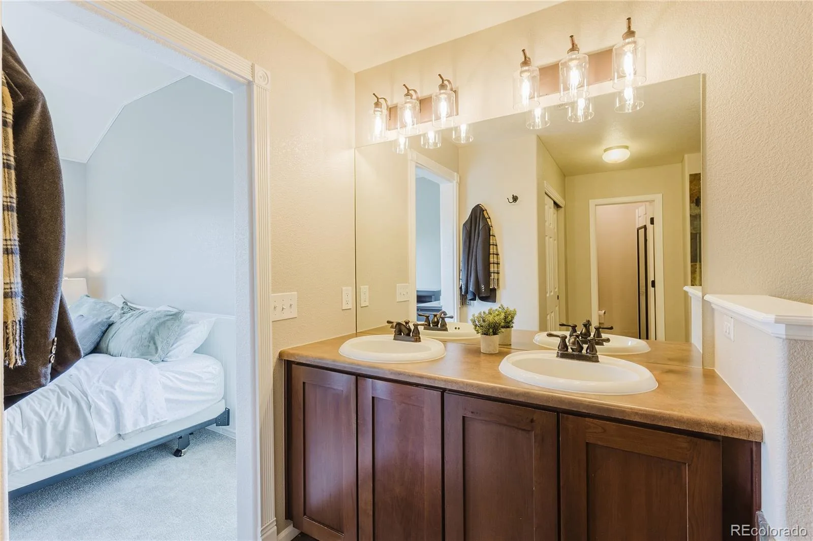 619 Hanging Rock Place Castle Rock CO 80108 | MLS #REC4756927 08072026185059 1600 20