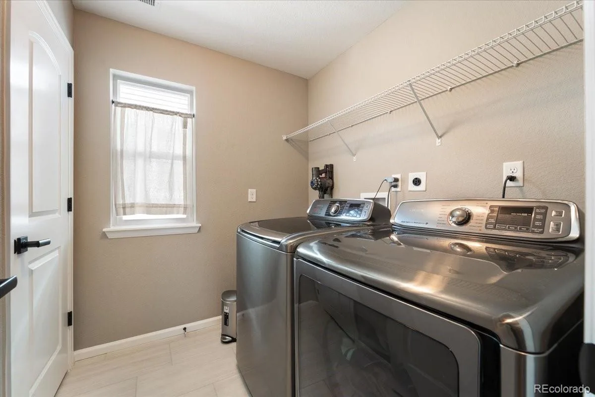 8480 Arapahoe Peak Street Littleton CO 80125 | MLS #REC4763732 08072026154204 1200 34