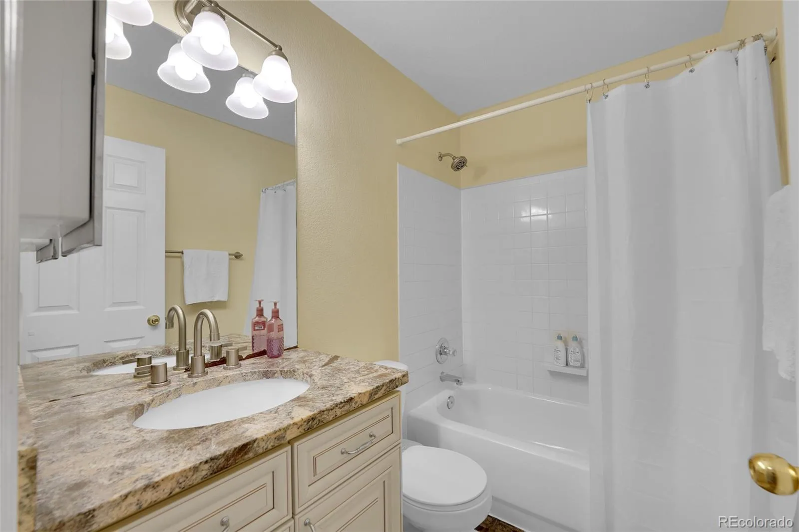 1308 S Danube Way #102 Aurora CO 80017 | MLS #REC4768749 07252026024851 1600 18