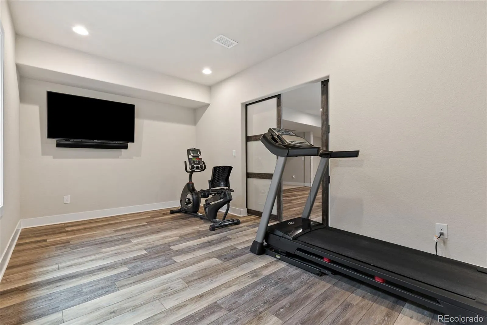 27620 E Lakeview Drive Aurora CO 80016 MLS #REC4770005 05282026014856 1600 35