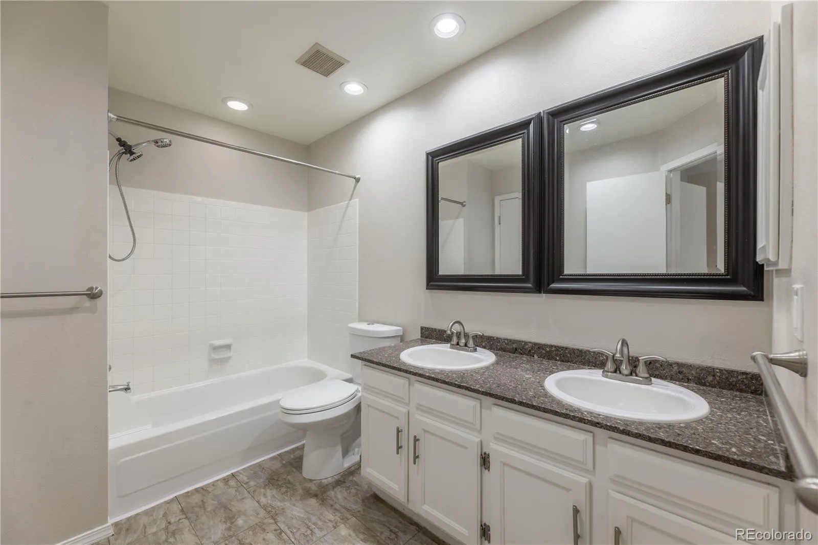 1811 S Quebec Way #3 Denver CO 80231 MLS #REC4782169 05232026094217 1600 14