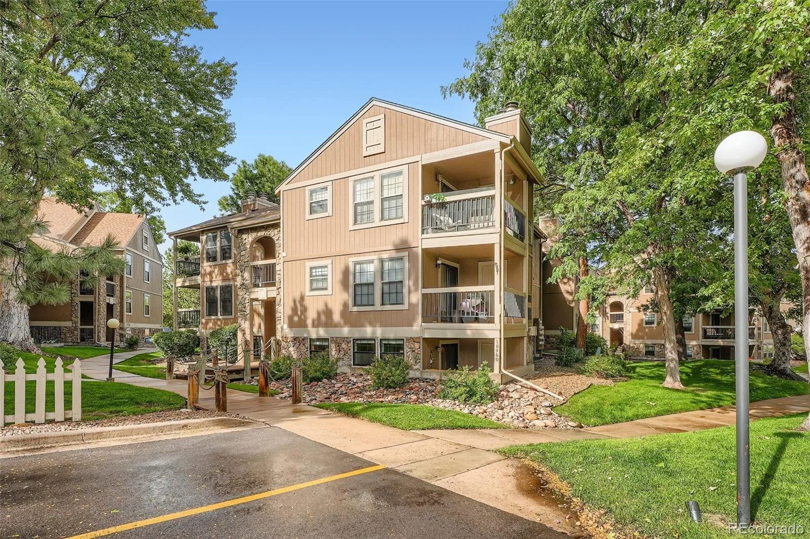 10960 W Florida Avenue #104 Lakewood CO 80232 MLS #REC4783928 06102026201827 1600 0