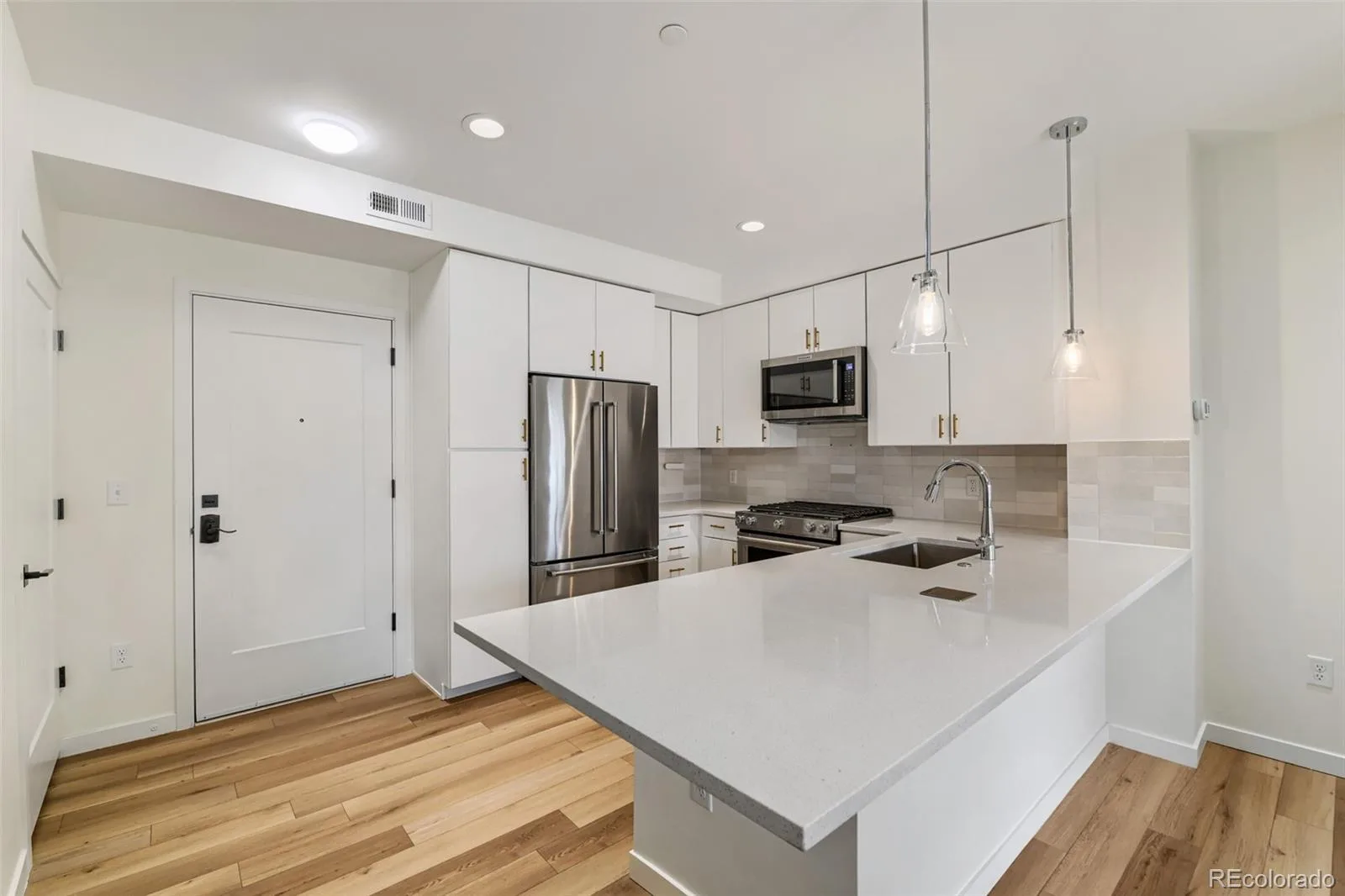 7357 Grandview Avenue #203 Arvada CO 80002 | MLS #REC4791591 08192026192956 1600 4