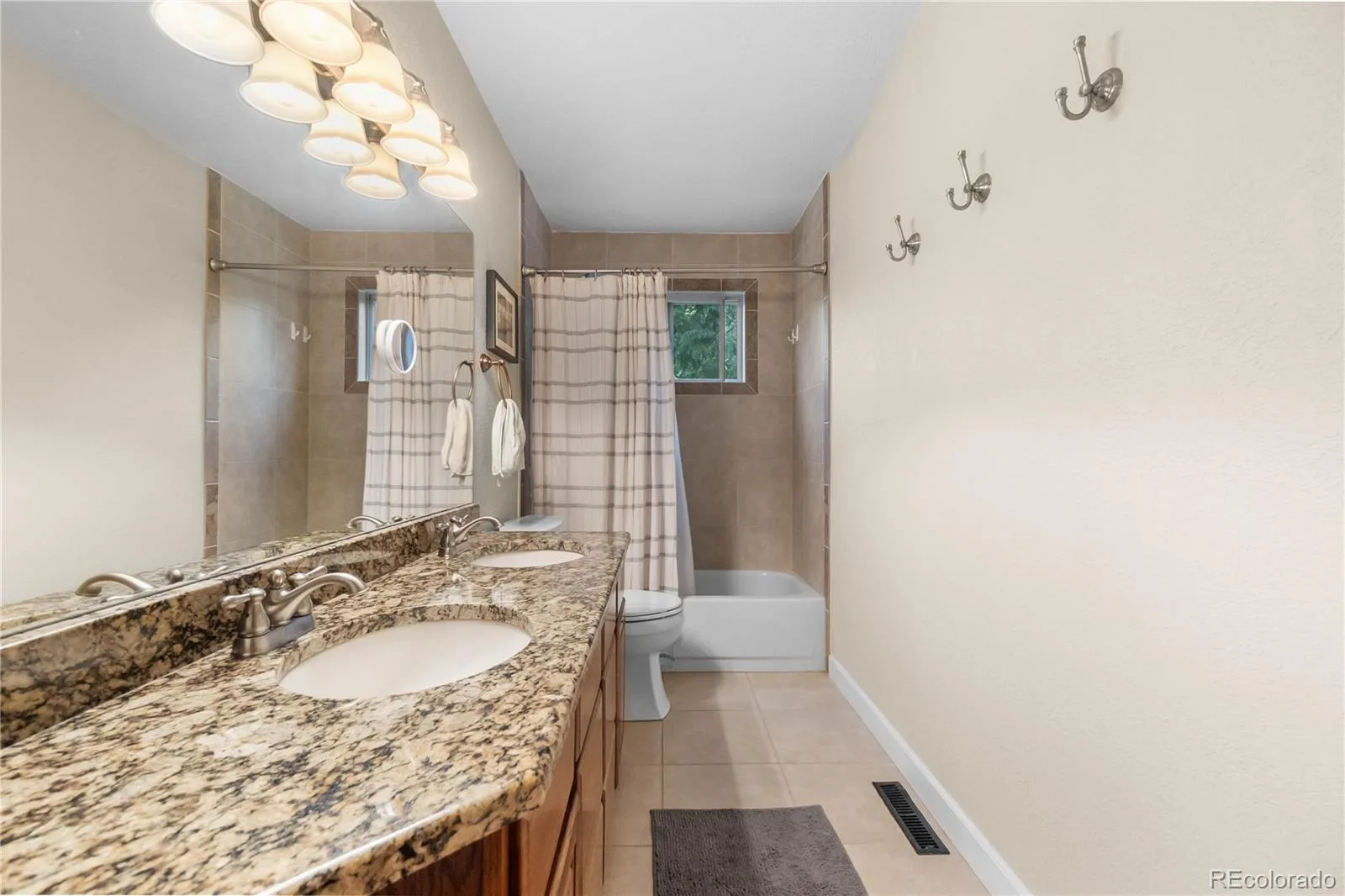 822 Hays Circle Longmont CO 80504 | MLS #REC4793097 08202026211725 1600 27