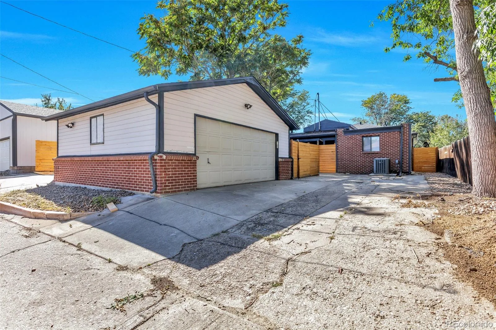 2960 Poplar Street Denver CO 80207 MLS #REC4796194 06162026232255 1600 32
