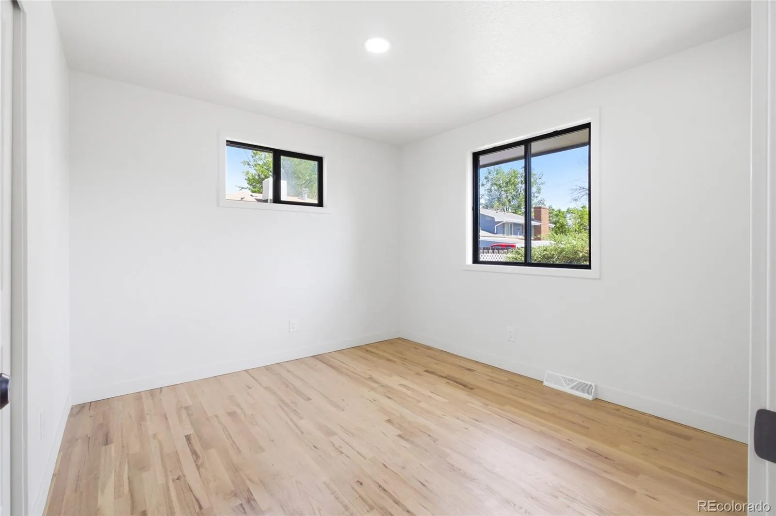 7464 W Louisiana Avenue Lakewood CO 80232 MLS #REC4799254 05202026000927 1600 11