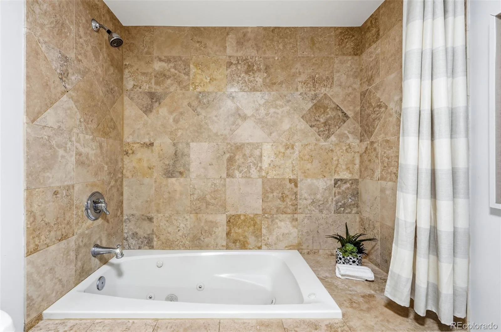 925 N Lincoln Street #5B Denver CO 80203 | MLS #REC4804167 08062026025506 1600 34