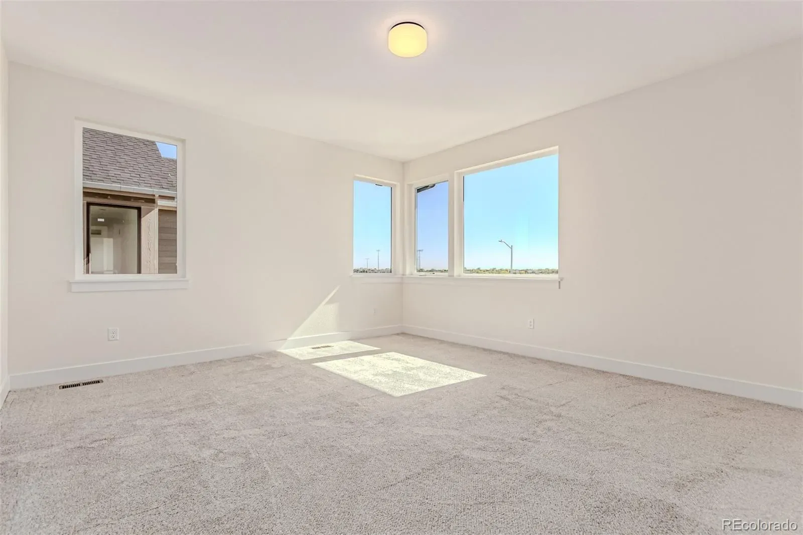 763 Mountain Drive Longmont CO 80503 MLS #REC4804696 04012026005456 1600 17