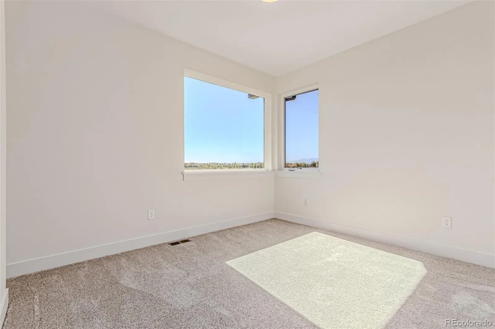 763 Mountain Drive Longmont CO 80503 MLS #REC4804696 04012026005456 1600 27