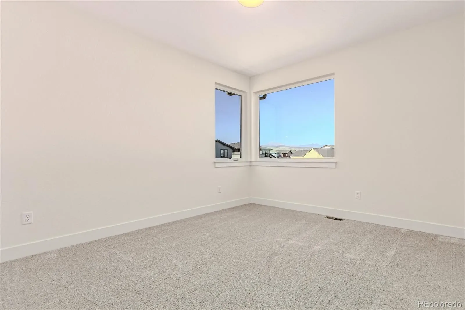 763 Mountain Drive Longmont CO 80503 MLS #REC4804696 04012026005456 1600 28