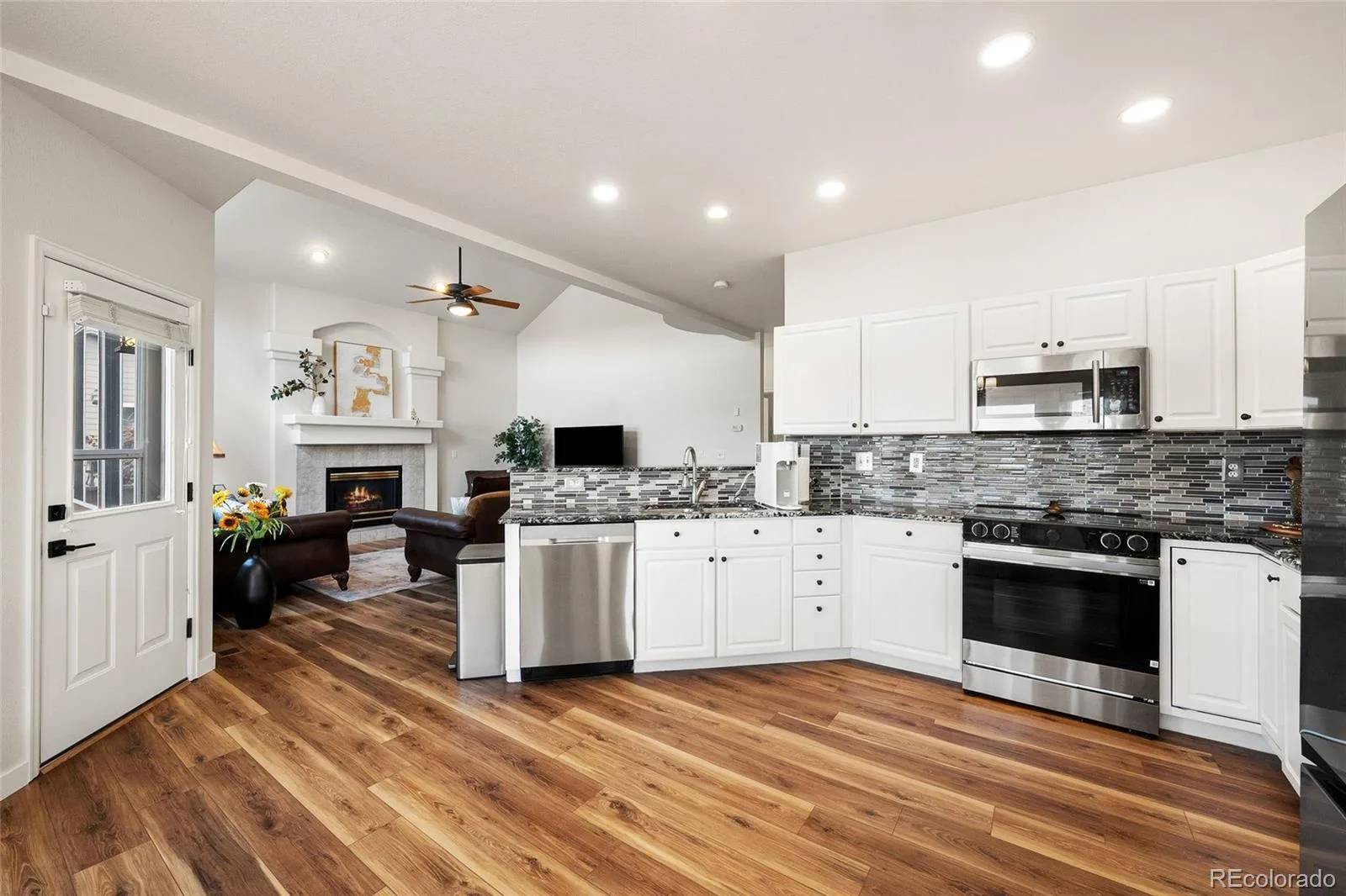 9477 Burgundy Circle Littleton CO 80126 | MLS #REC4809858 08192026174516 1600 10