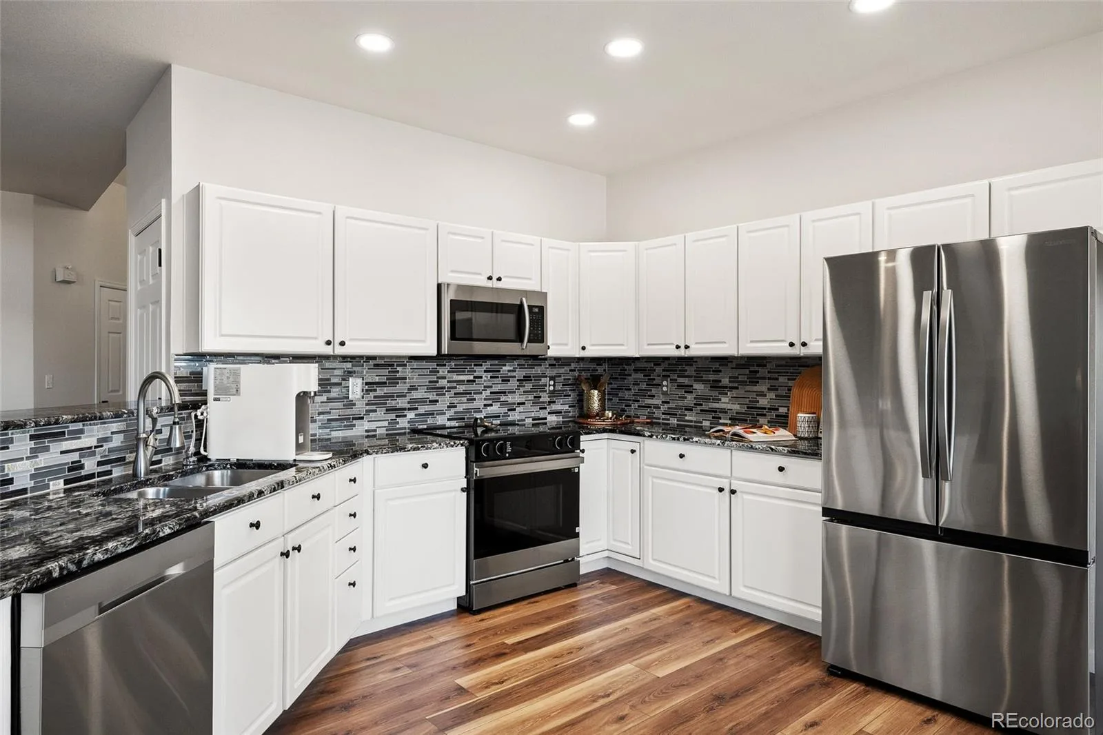 9477 Burgundy Circle Littleton CO 80126 | MLS #REC4809858 08192026174516 1600 12